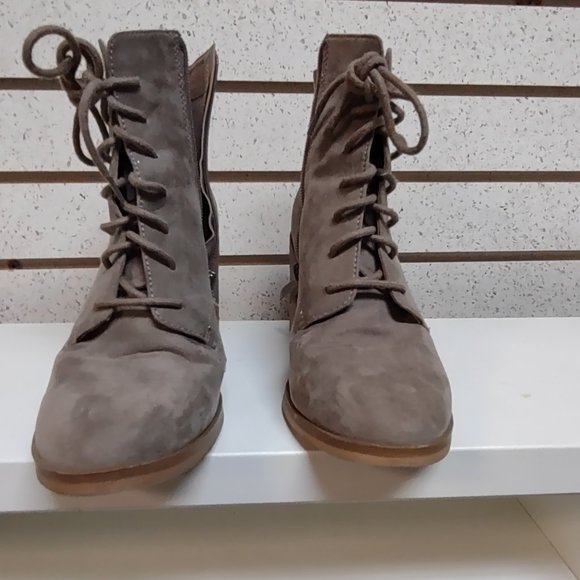 Grey lace up boots from Time And Tru size 8 - in excellent used condition - Picture 1 of 6